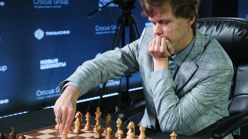 Российский шахматист Артемьев обыграл Карлсена в четвертьфинале Champions Chess Tour