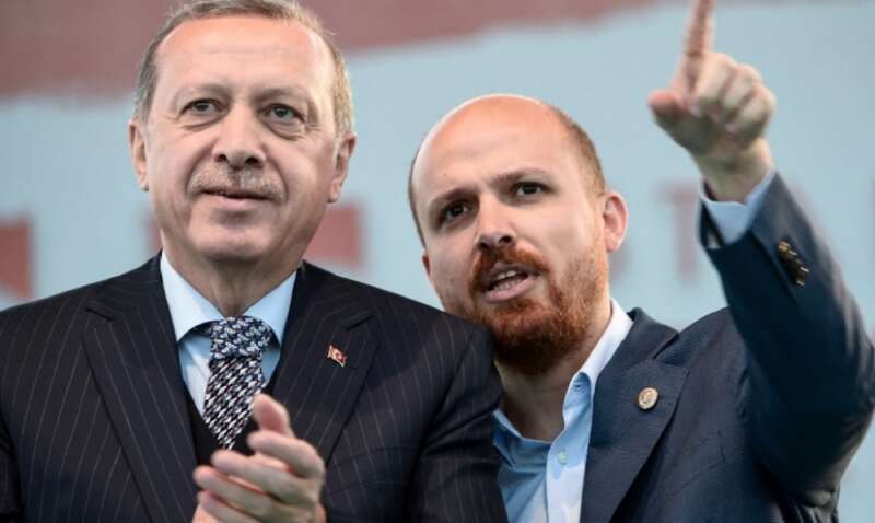 Сын президента Турции едва не оступился