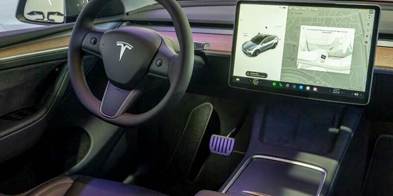 Tesla, расследование, руль